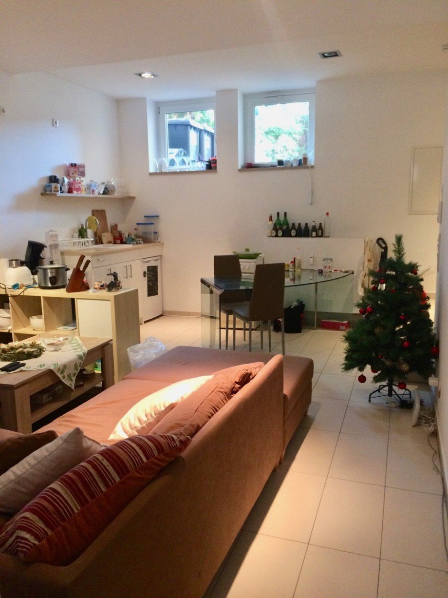 Offener Wohnbereich mit K�che Souterrainwohnung Darmstadt