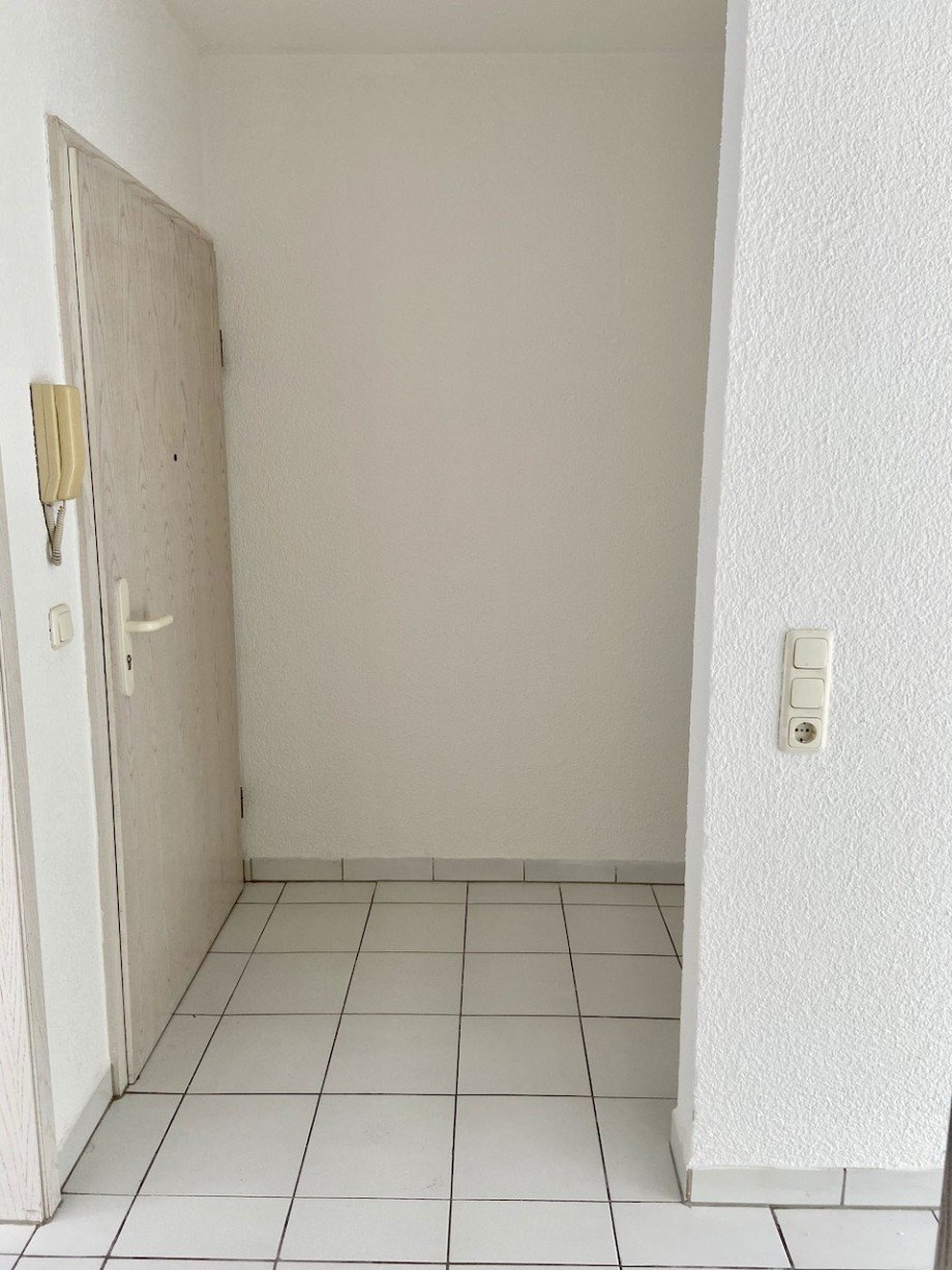 Eingangsbereich mit Abstellnische Etagenwohnung Darmstadt