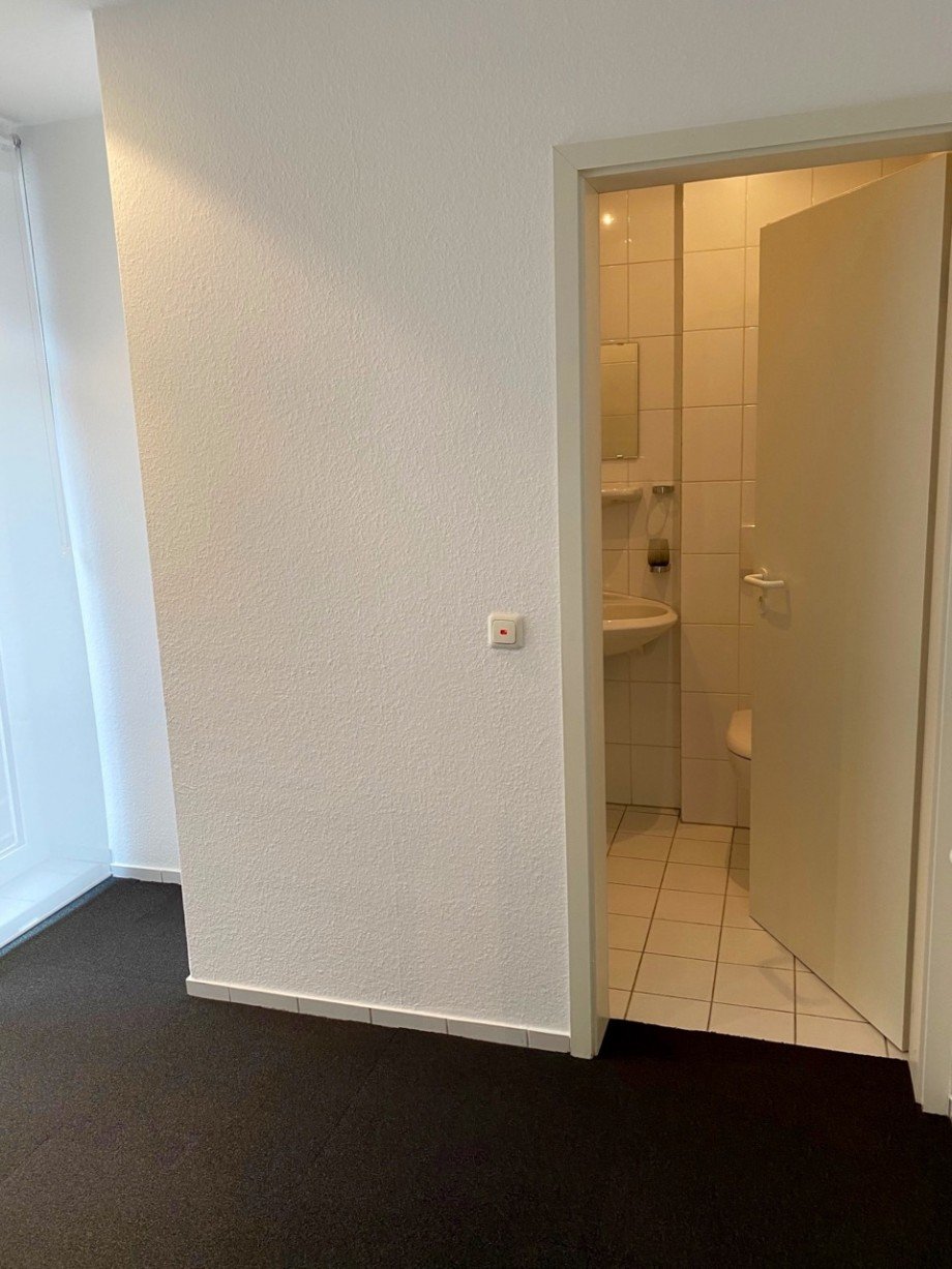 Schlafzimmer mit Bad Etagenwohnung Darmstadt