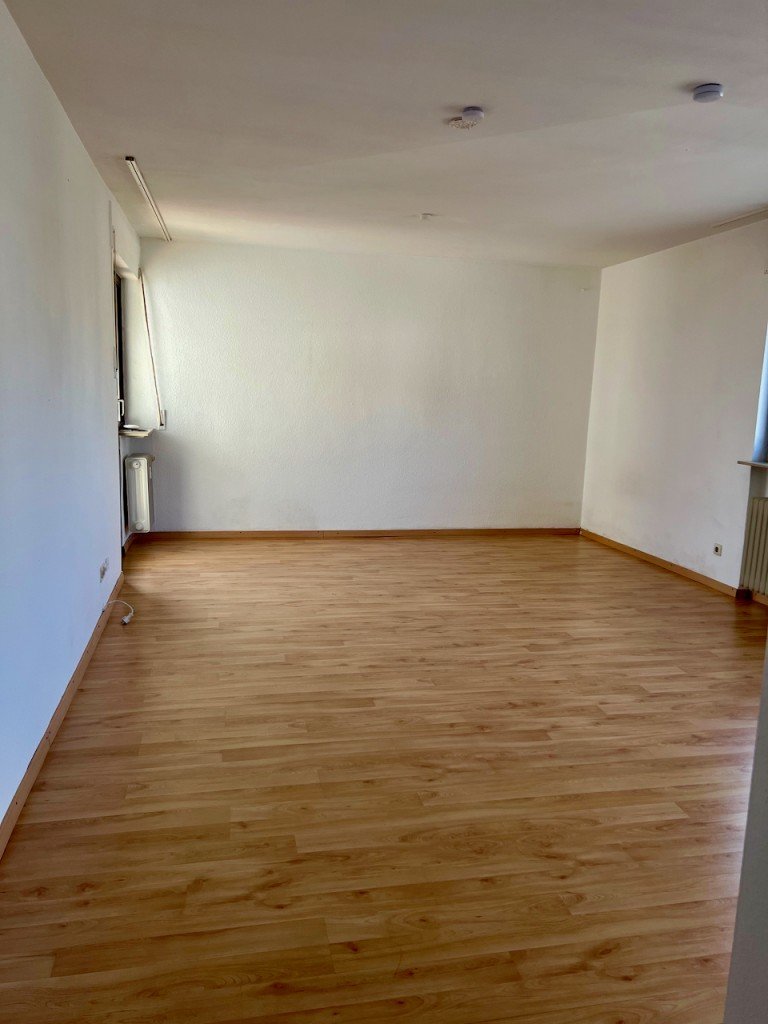 Racano Immobilien Wohnbereich Flur Ro�dorf Etagenwohnung Ro�dorf - Gro�z�gige 1 Zimmer Wohnung mit Balkon