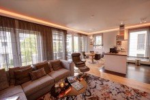 Wohnbereich mit Blick in die  K�che Ihre neue VIP Adresse! Design Wohnung - Voll ausgestattet