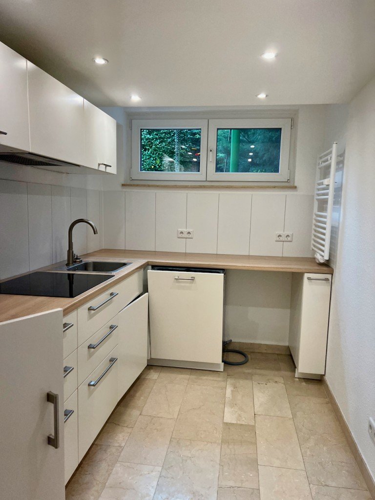 Racano Immobilien_Einbauk�che Darmstadt Souterrainwohnung *Terrasse und viel Platz - 2 Zimmerwohnung zum entfalten*