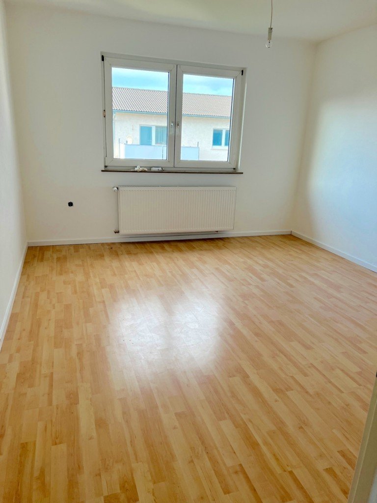 Schlafzimmer Erzhausen Etagenwohnung Demn�chst verf�gbar! Renovierte 3 Zimmerwohnung mit gro�em Westbalkon!