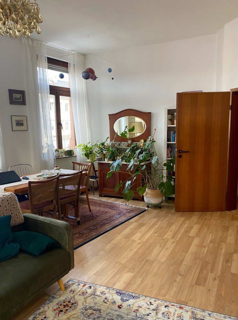 Wohnzimmer mit Essbereich Frankfurt/ Main Etagenwohnung Gro�z�gige 2 Zimmer Altbauwohnung in top Lage