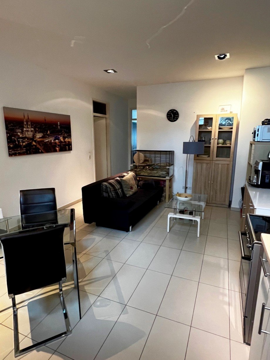 Wohnbereich mit K�che Souterrainwohnung Darmstadt