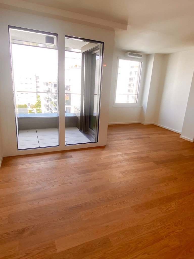 Wohnbereich mit Balkon Frankfurt/ Main Etagenwohnung Gehoben Wohnen! Wundervolle gro�z�gige 1 Zimmer Wohnung