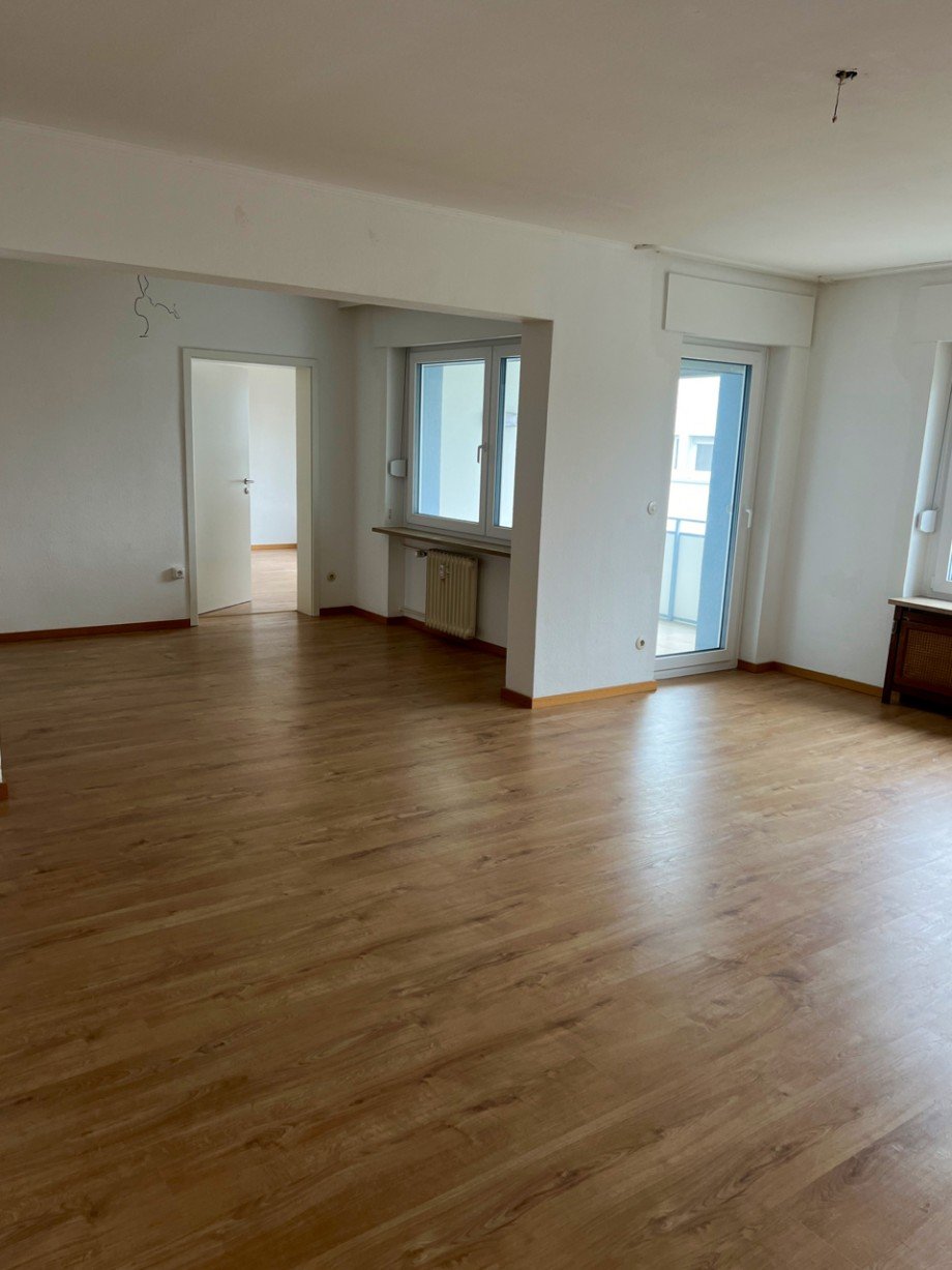 Racano Immobilien Wohn-Durchgangszimmer Of Bieber Etagenwohnung Offenbach