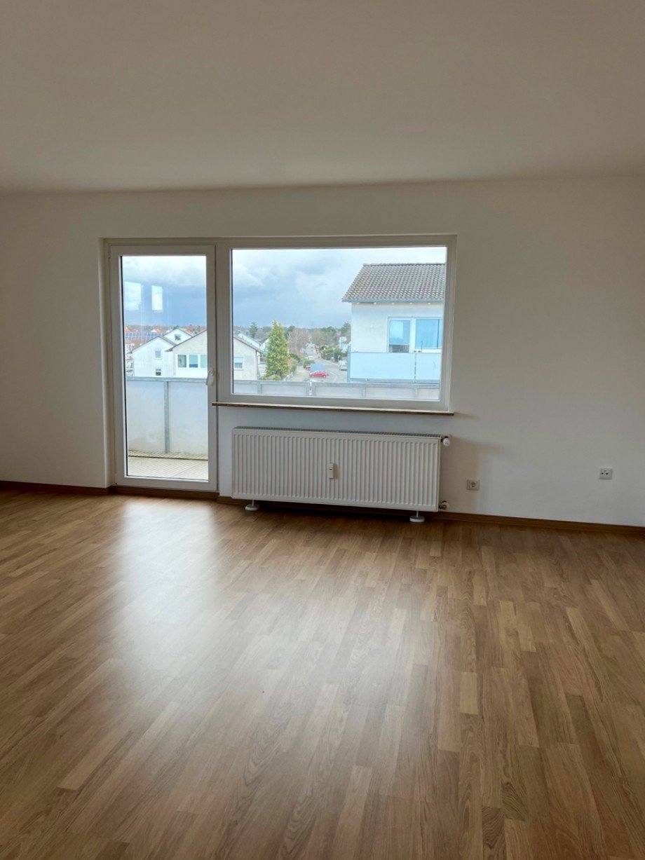 Racano Immobilien Wohnzimmer Dachgeschosswohnung Erzhausen