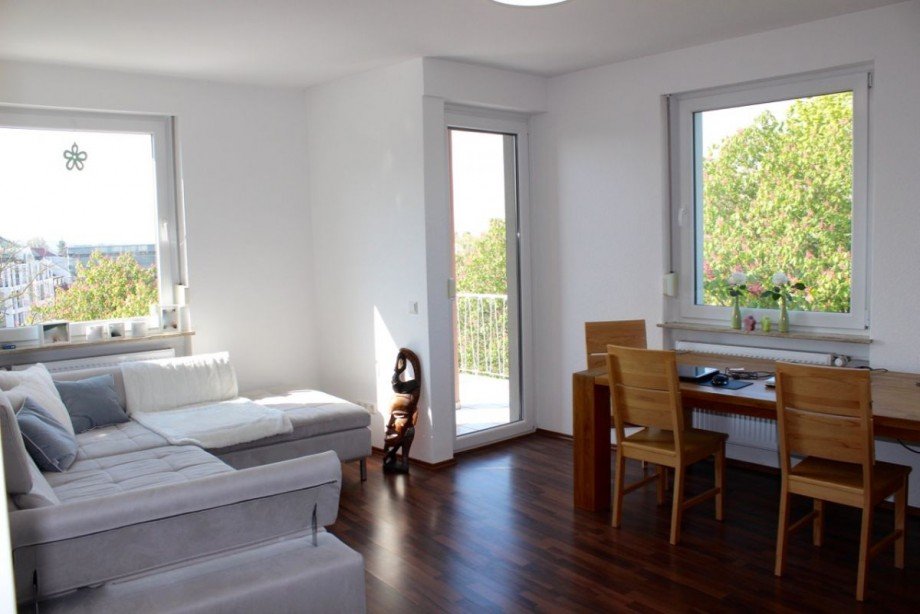 Wohnzimmer mit Balkon Etagenwohnung Darmstadt