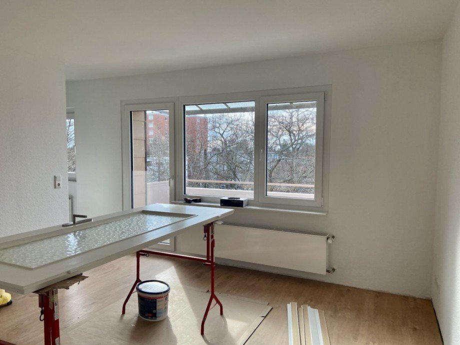 Wohn-/Schlafzimmer mit Zugang zum Balkon Etagenwohnung Darmstadt