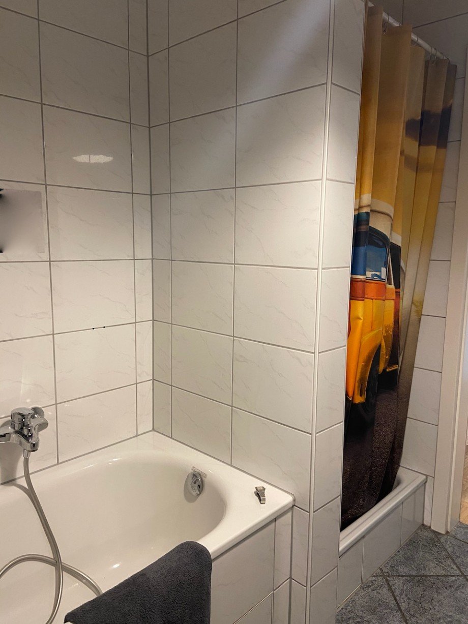 Bad mit Wanne und Dusche Etagenwohnung Darmstadt