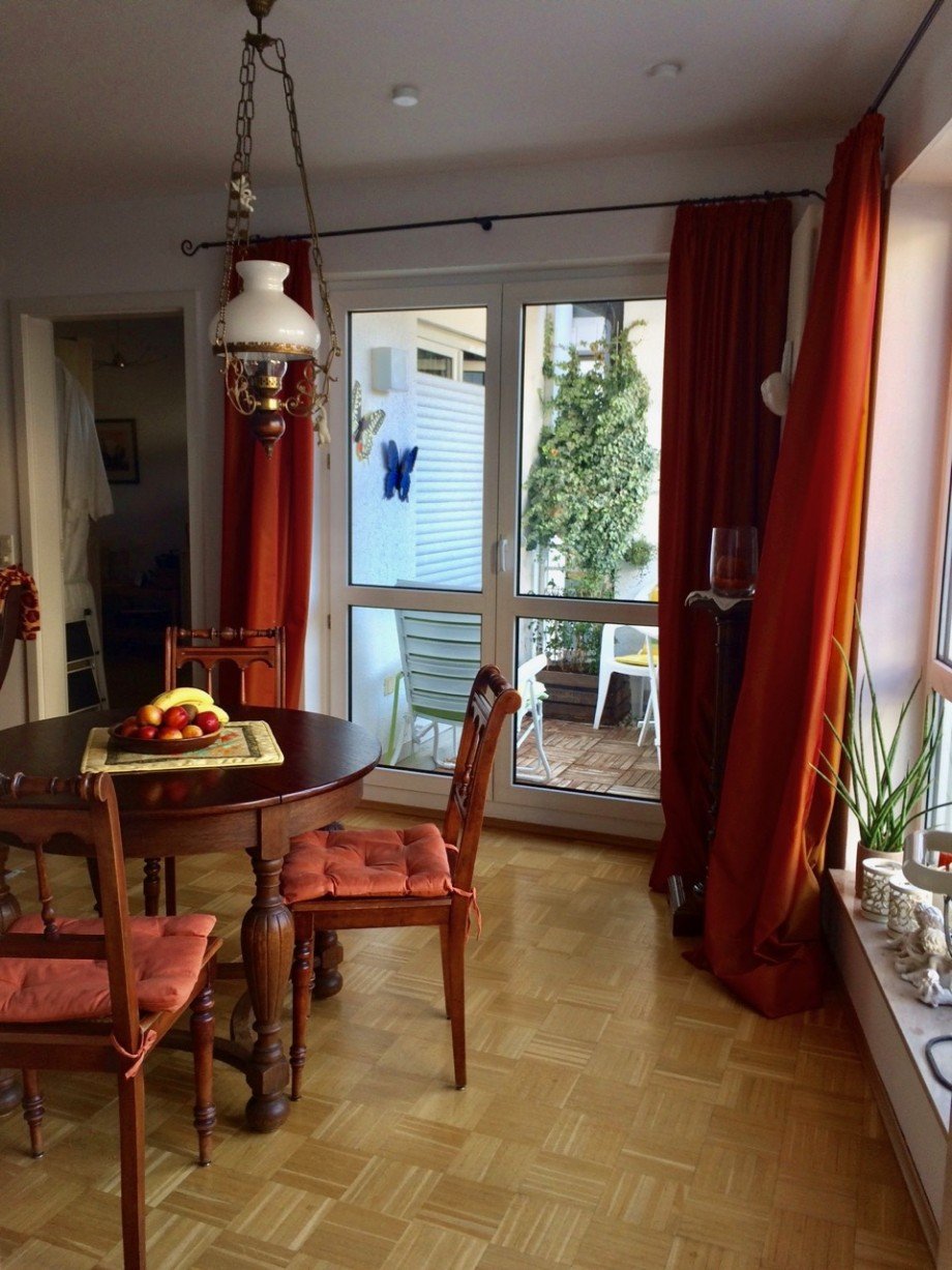 Essbereich mit Zugang zum Balkon Etagenwohnung Darmstadt