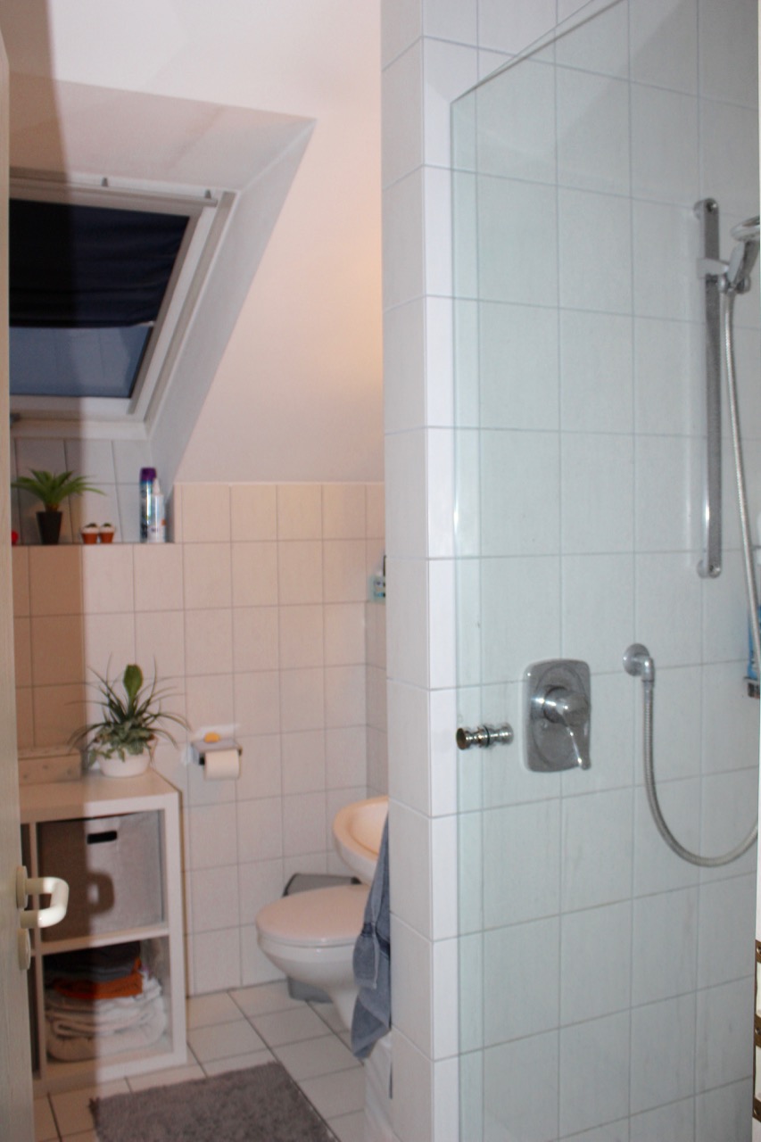 TGL-Bad mit Dusche Dachgeschosswohnung Ober-Ramstadt