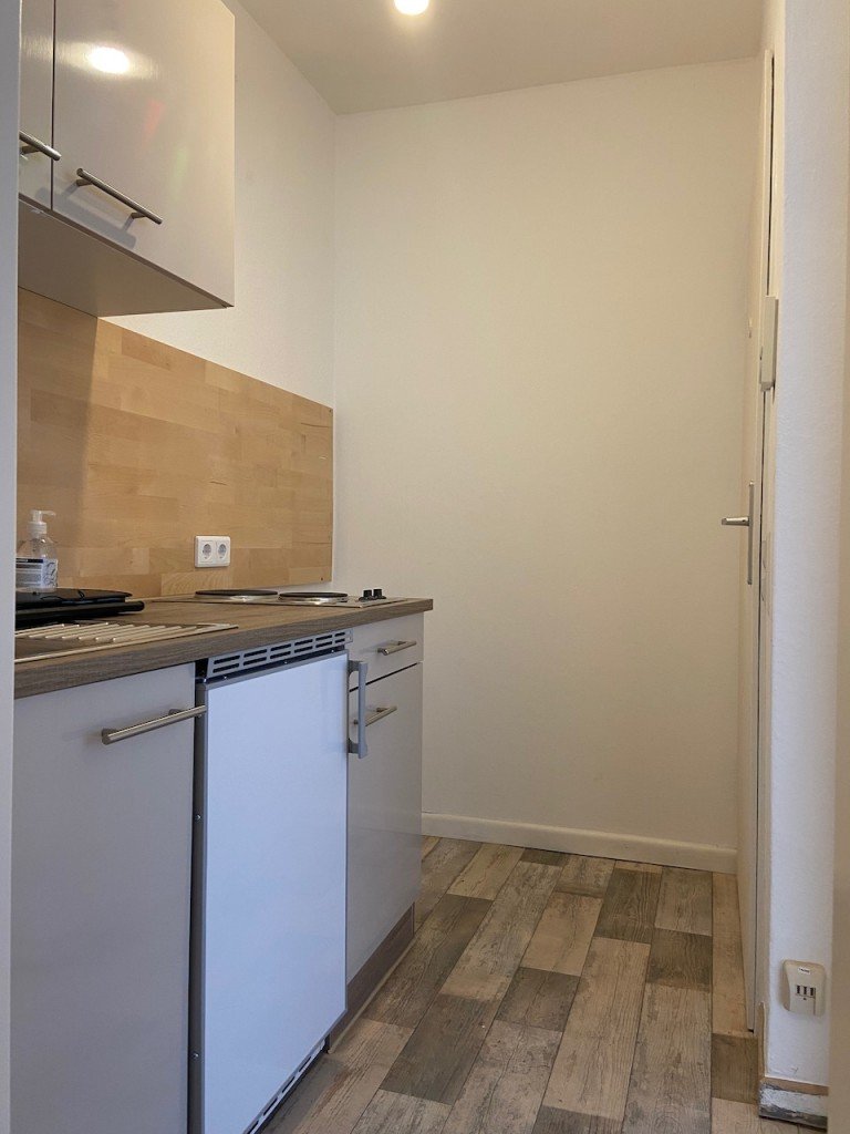 Eingangsbereich mit Kochnische Darmstadt Etagenwohnung *Single Appartement in DA-Bessungen - zentral und ruhig*