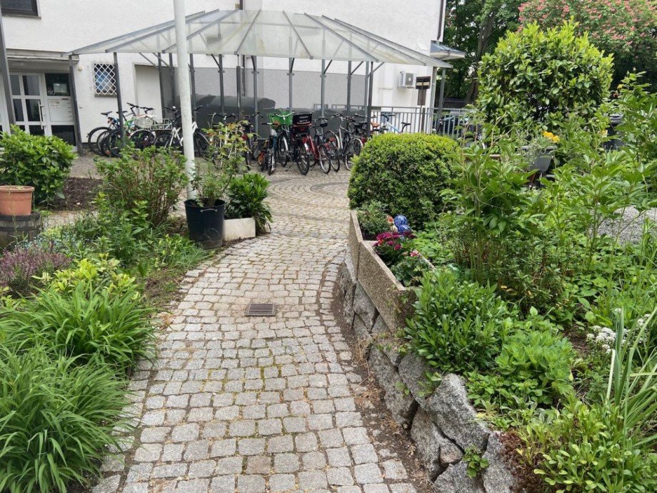 Innenhof mit Fahrradabstellplatz Etagenwohnung Darmstadt