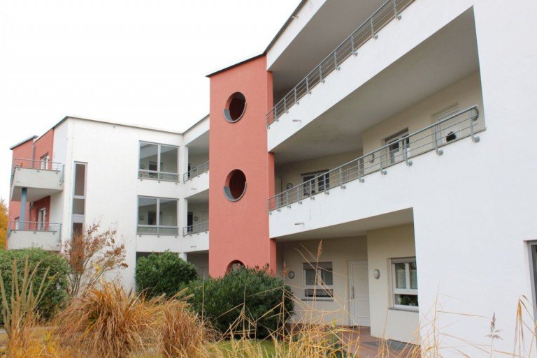 Ansicht Haus M�hltal Etagenwohnung Ruhig gelegene 2 Zimmer Wohnung in gepflegter Seniorenwohnanlage