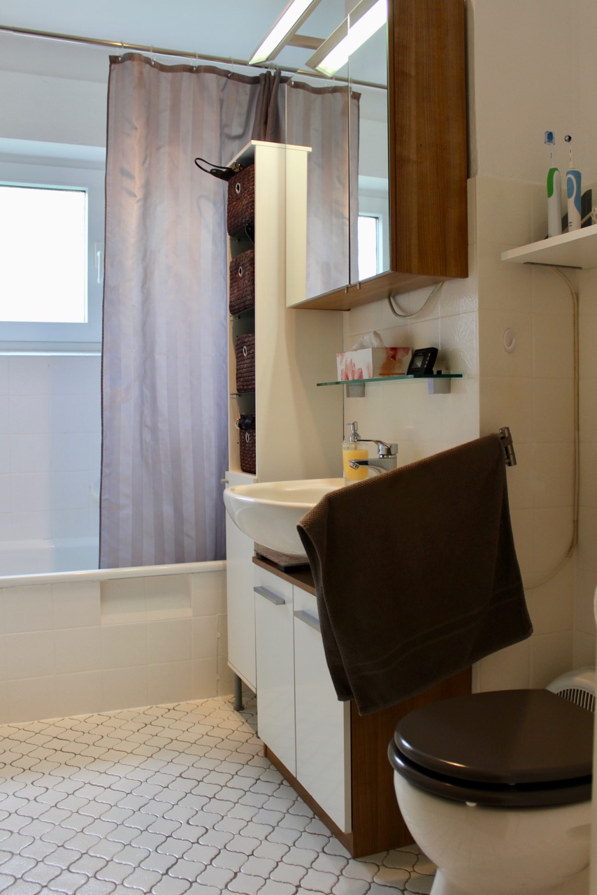 Badezimmer mit Badewanne Erdgeschosswohnung Ro�dorf