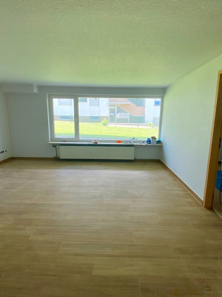 Wohnzimmer Ro�dorf Souterrainwohnung Hell und gro�z�gig - Direkt einzugsbereit!