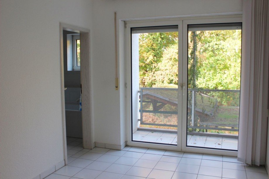 Schlafzimmer mit Zugang zum Bad Etagenwohnung Darmstadt