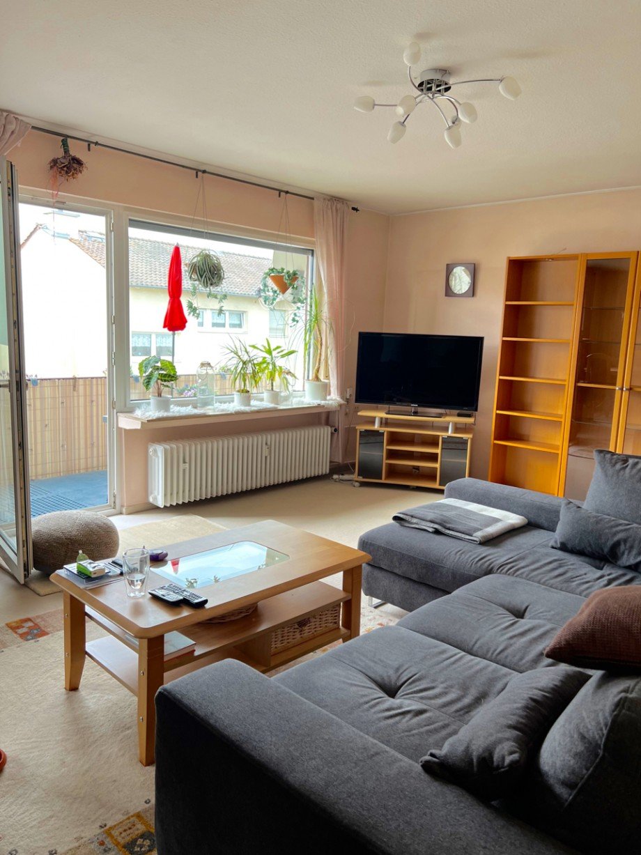 Wohnzimmer mit Zugang zum Balkon Etagenwohnung M�rfelden-Walldorf