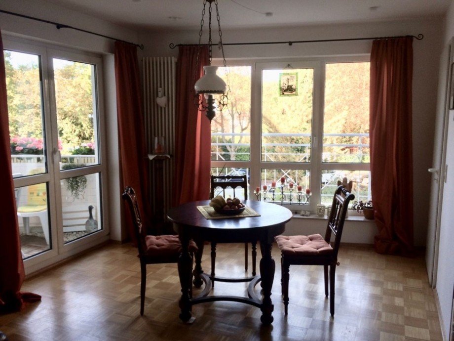 Essbereich mit Bodentiefen Fenstern Etagenwohnung Darmstadt