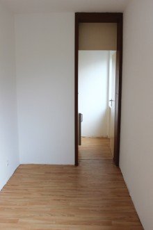 Wohn-Schlafbereich / Durchgang zur K�che G�nstig geschnittene 1 Zimmer Wohnung in FH - N�he