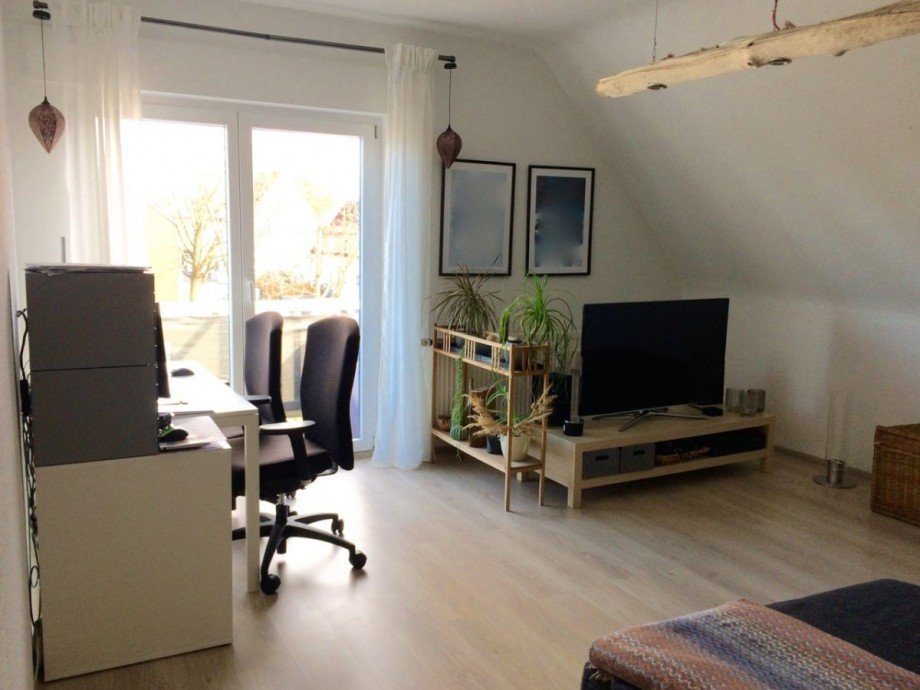 Wohnzimmer mit Zugang zum Balkon Etagenwohnung Darmstadt