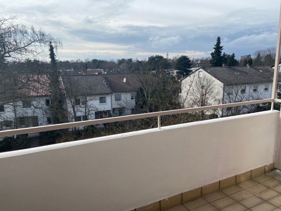 sonniger Balkon Etagenwohnung Darmstadt