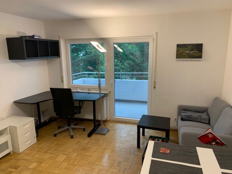 Wohn-/Schlafzimmer mit Zugang zum Balkon Darmstadt Etagenwohnung *Nachmieter gesucht! Single Appartement mit Balkon in Bessungen*
