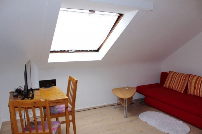 Wohn-Schlafbereich Darmstadt Dachgeschosswohnung Im Zentrum von Darmstadt - Kleines teilm�bliertes 1 Zimmer Appartement