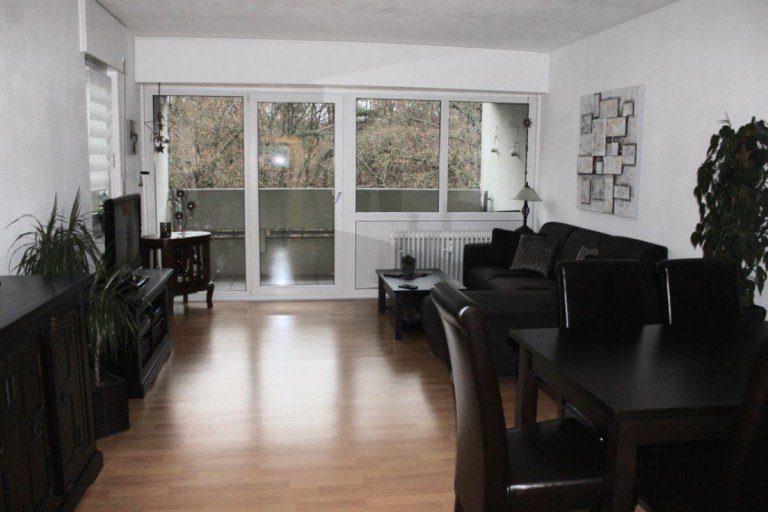 Wohnzimmer Darmstadt Etagenwohnung Kurzfristig frei! Gro�z�gige 3 Zimmer Wohnung in Eberstadt S�d