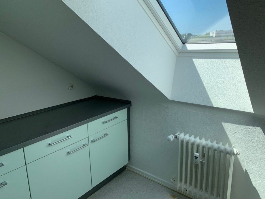 K�che mit EBK Dachgeschosswohnung Offenbach