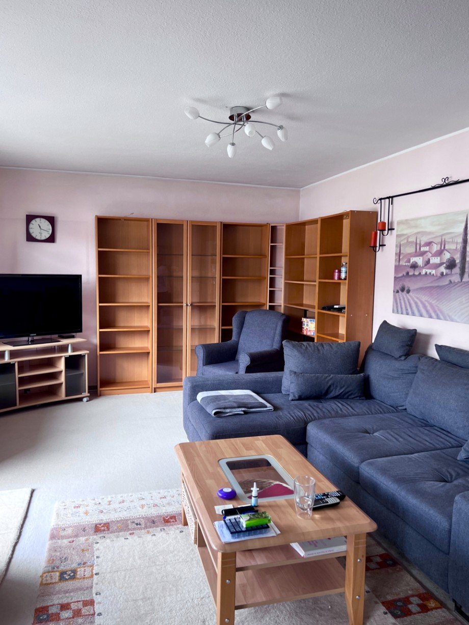 Wohnzimmer mit Zugang zum Balkon Etagenwohnung M�rfelden-Walldorf