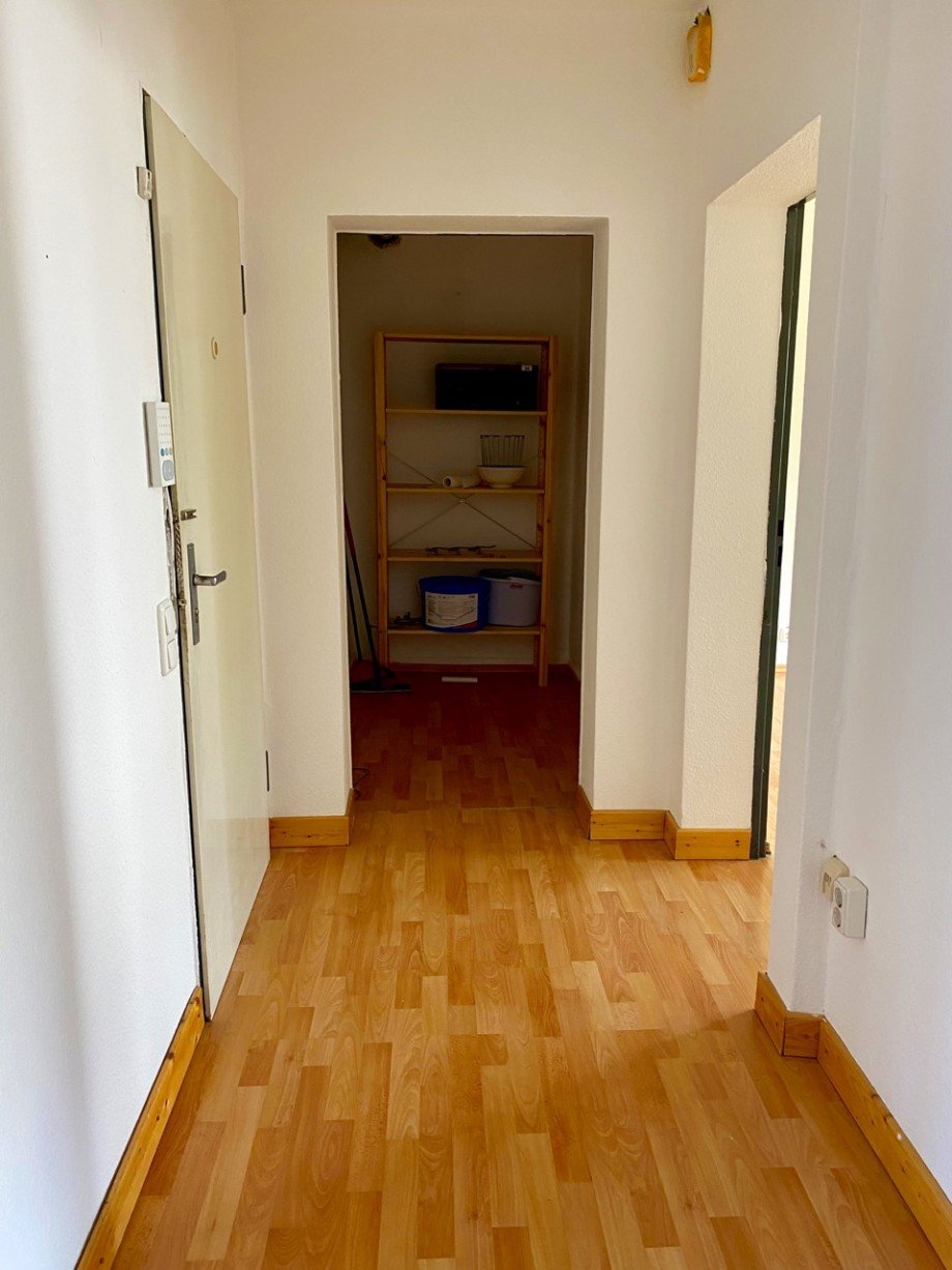Flur mit Abstellraum Etagenwohnung Darmstadt
