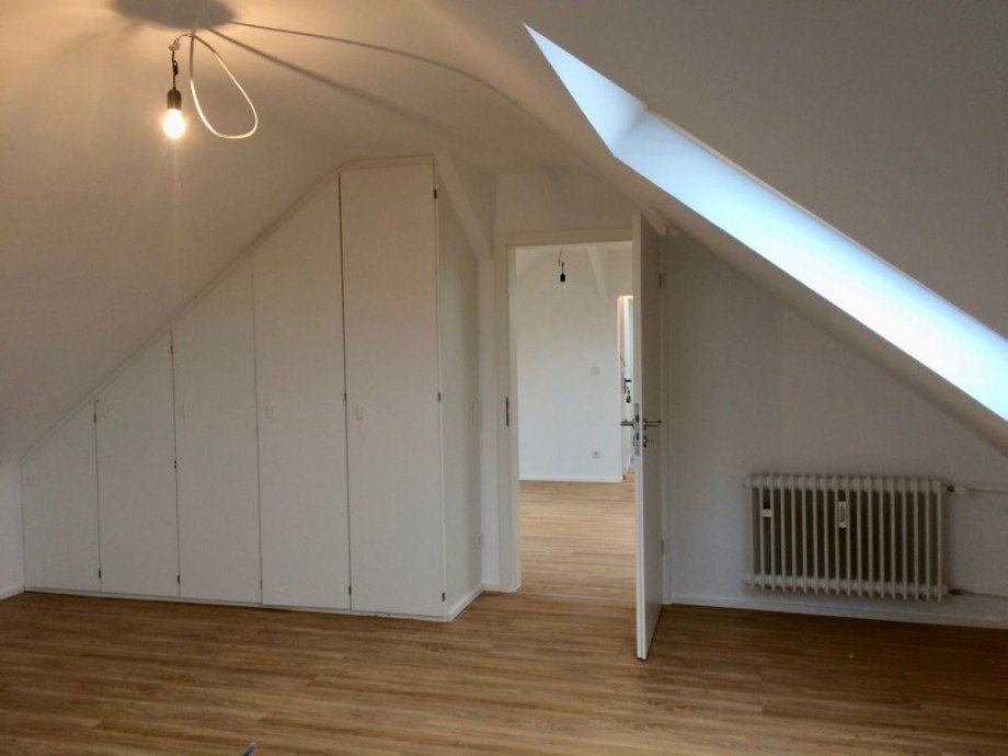 Schlafzimmer mit Wandschrank Dachgeschosswohnung Darmstadt