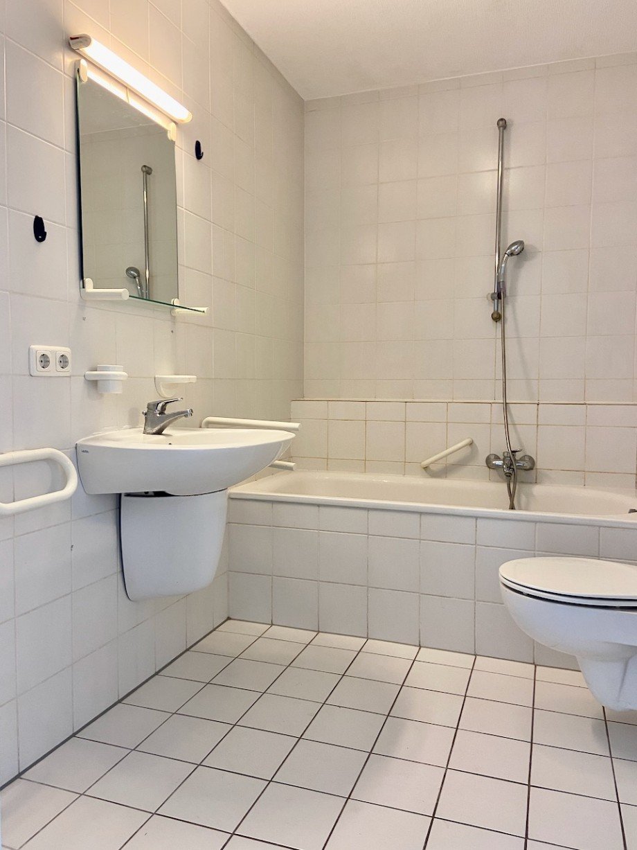 Badezimmer mit Badewanne Etagenwohnung Darmstadt
