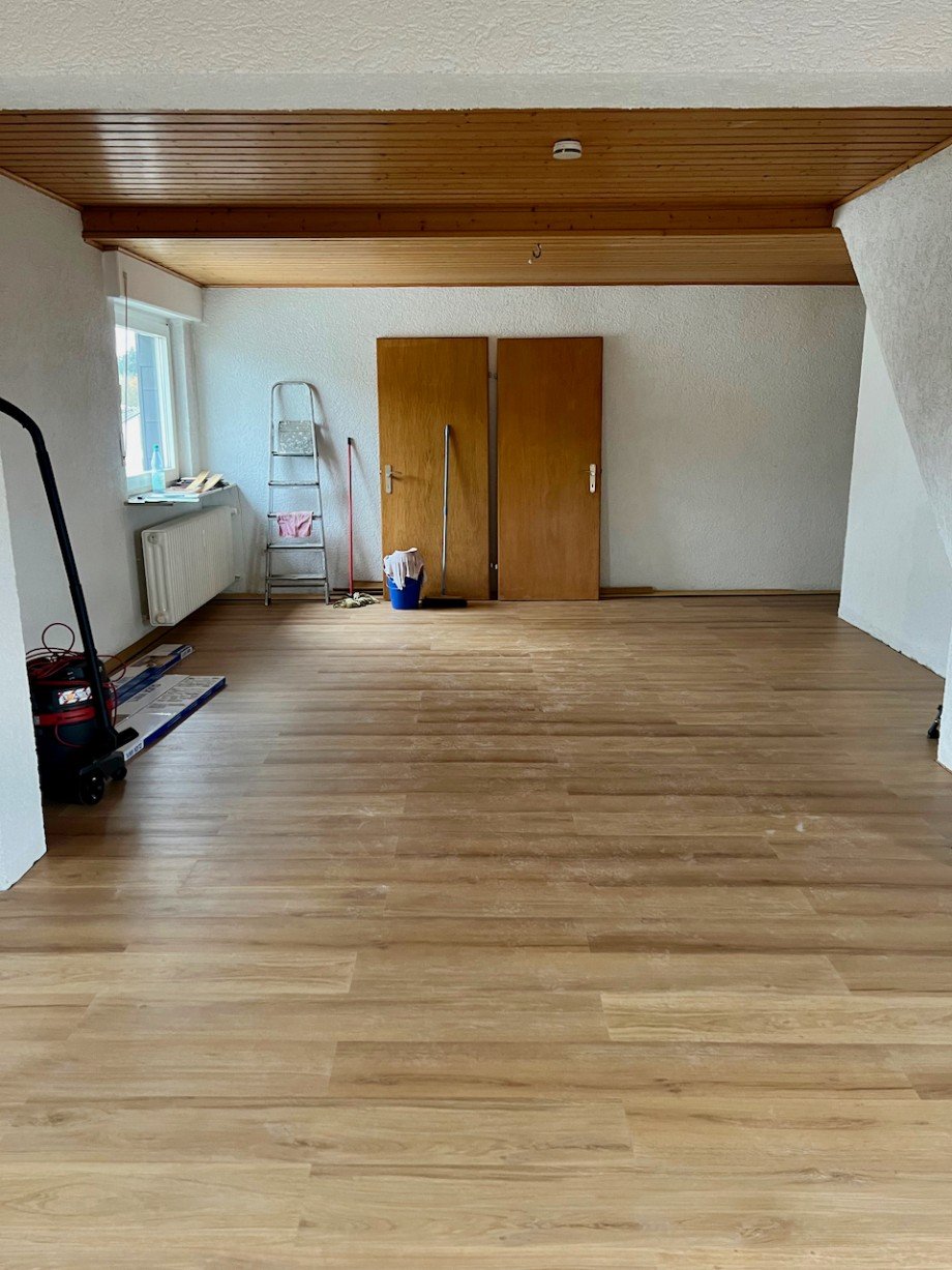Racano Immobilien Wohnzimmer 2 Dachgeschosswohnung Messel