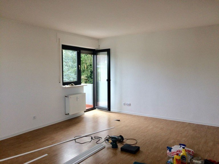 ger�umiges Wohn-/Schlafzimmer Ro�dorf Etagenwohnung *Wohnen in Ro�dorf* 1 Zimmer-Single-Wohnung mit Balkon