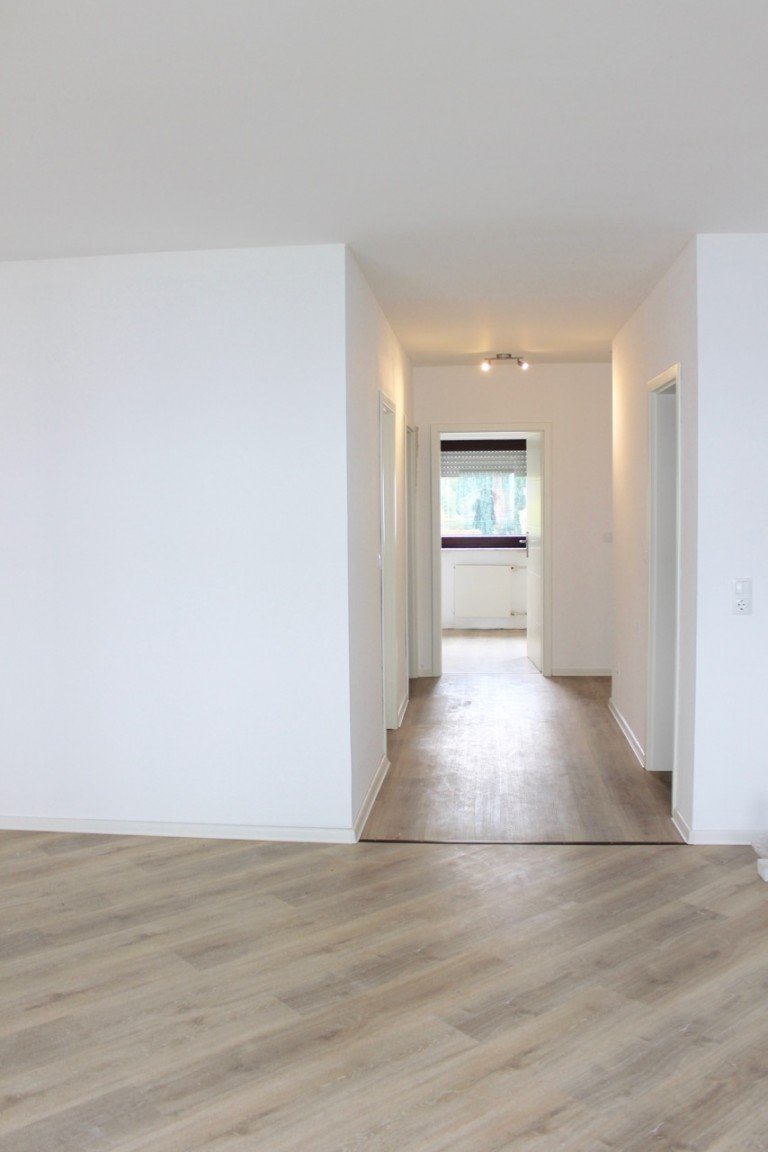 Wohnzimmer mit Blick in die Diele Ro�dorf Erdgeschosswohnung *TOP! Frisch renovierte 3 Zimmer Wohnung mit Westbalkon in Ro�dorf*