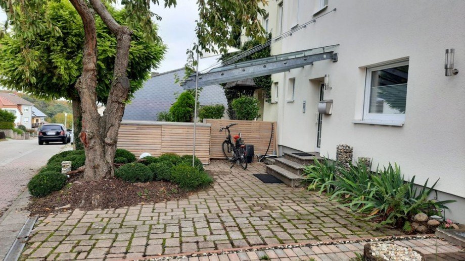 Ansicht vorne mit Stellplatz Reihenmittelhaus Ober - Ramstadt / Rohrbach