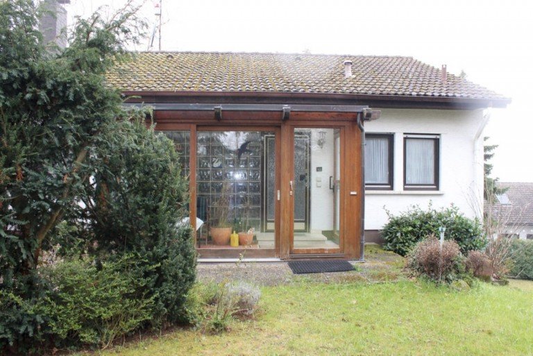Ansicht Haus Rossdorf-Gundernhausen Einfamilienhaus Wohlf�hl Lage auf dem Stetteritz! Freistehendes und gem�tliches Einfamilienhaus mit viel Gr�n!