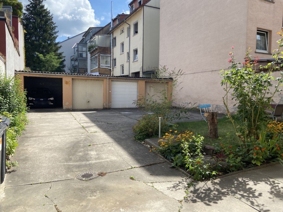 Garagen im Innenhof Dachgeschosswohnung Darmstadt