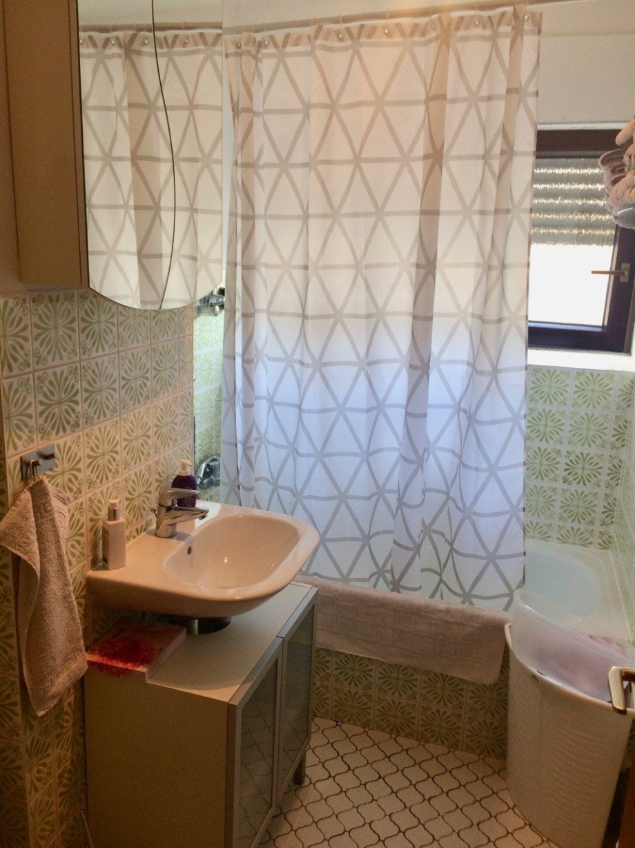 Badezimmer mit Badewanne Etagenwohnung Ro�dorf