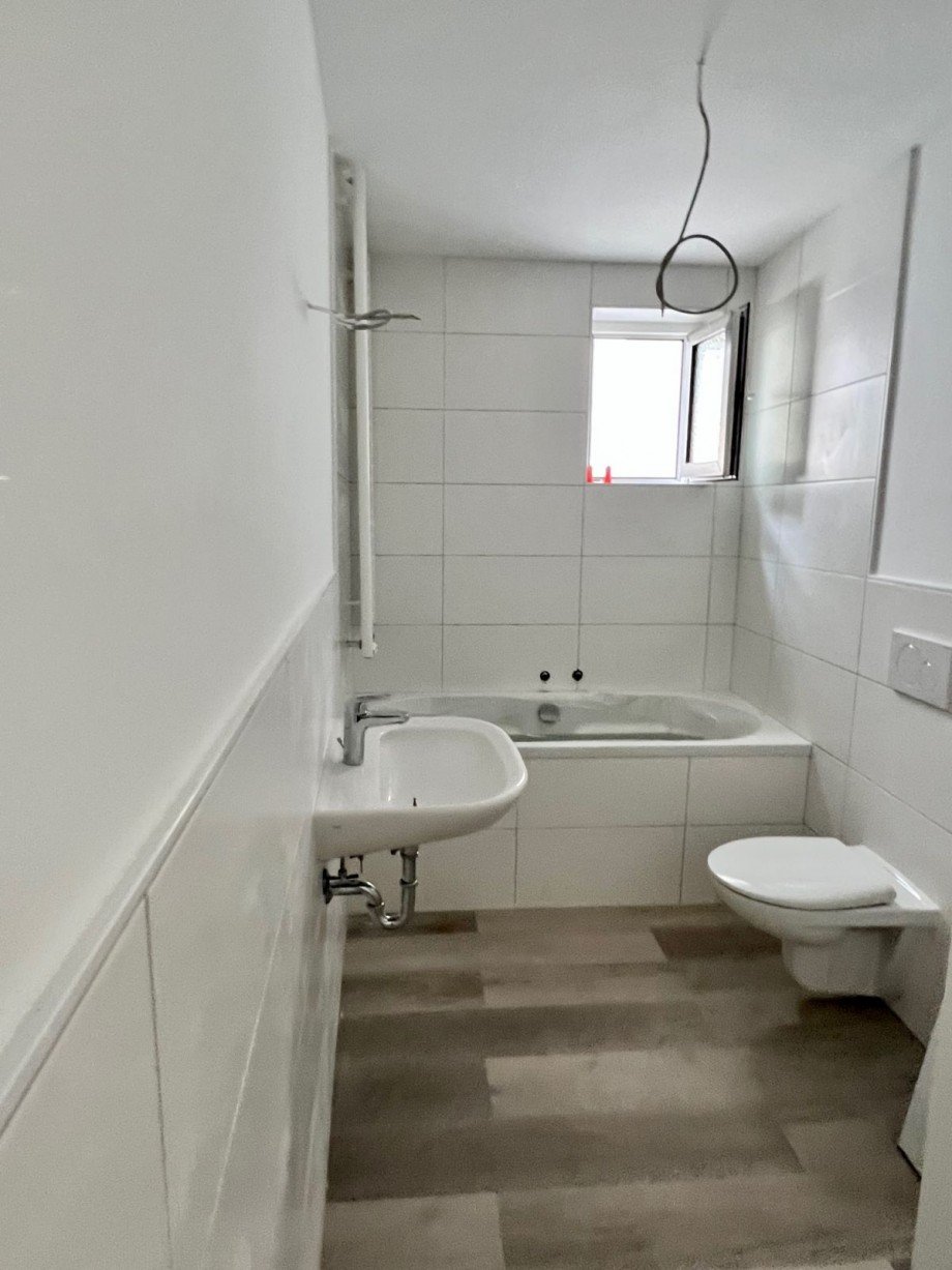 Tageslichtbad mit Badewanne Etagenwohnung Darmstadt