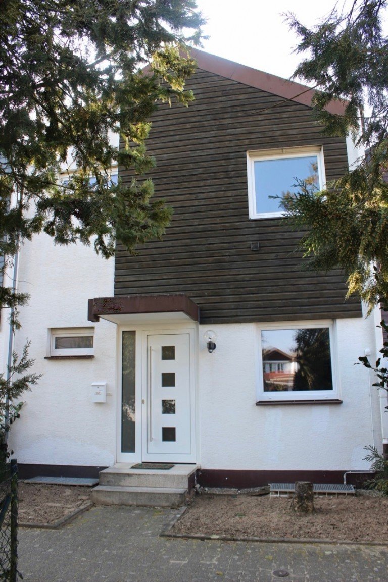 Ansicht - Hauseingang B�ttelborn - Worfelden Reihenmittelhaus *Ruhiges Wohnen am Ortsrand von Worfelden - Reihenhaus mit Terrasse und Garten*