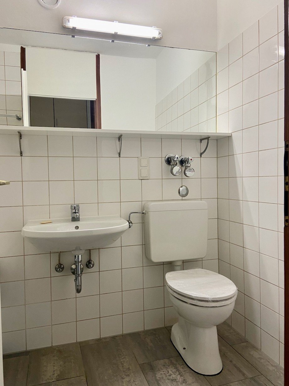 Badezimmer mit Badewanne Erdgeschosswohnung Darmstadt
