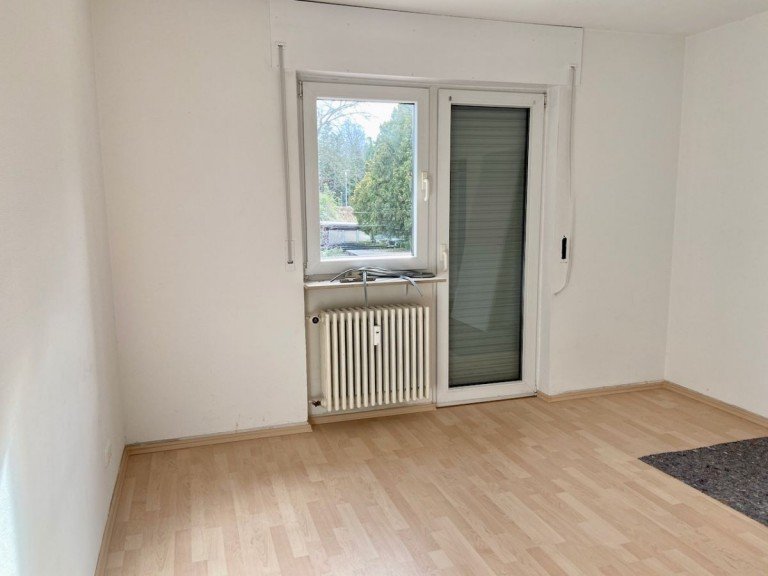 Schlafzimmer Ro�dorf Etagenwohnung *Nachmieter gesucht! Renovierte 4 Zimmer Wohnung mit Balkon in Ro�dorf*