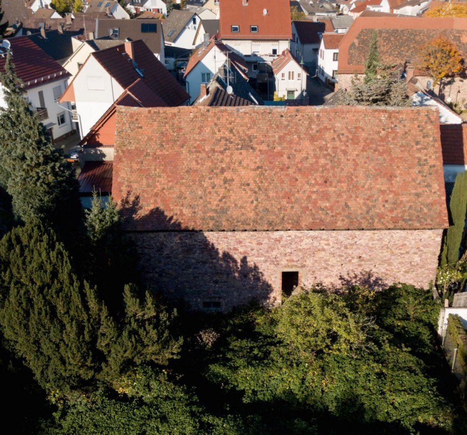 Ansicht auf Scheine und Grundst�ck hinten Einfamilienhaus Darmstadt