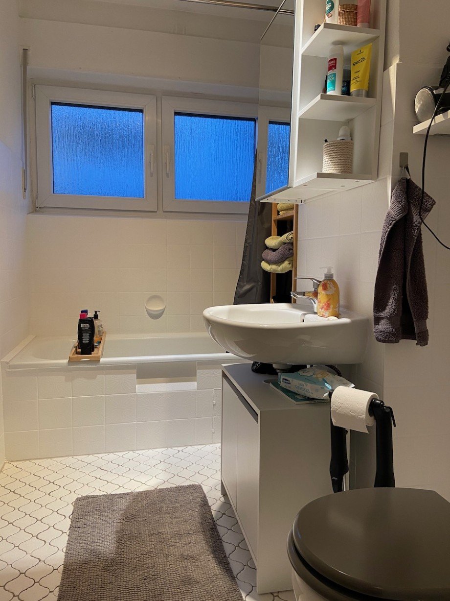Tageslichtbadezimmer mit Badewanne Erdgeschosswohnung Ro�dorf