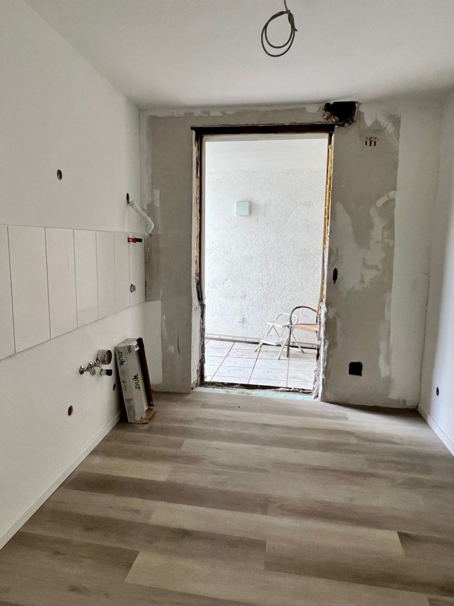 K�che mit Zugang zur Loggia Etagenwohnung Darmstadt